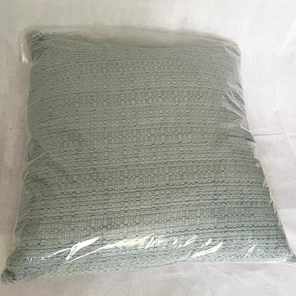 Oake Chunky Yarn Decorative Pillow 20" x 20"